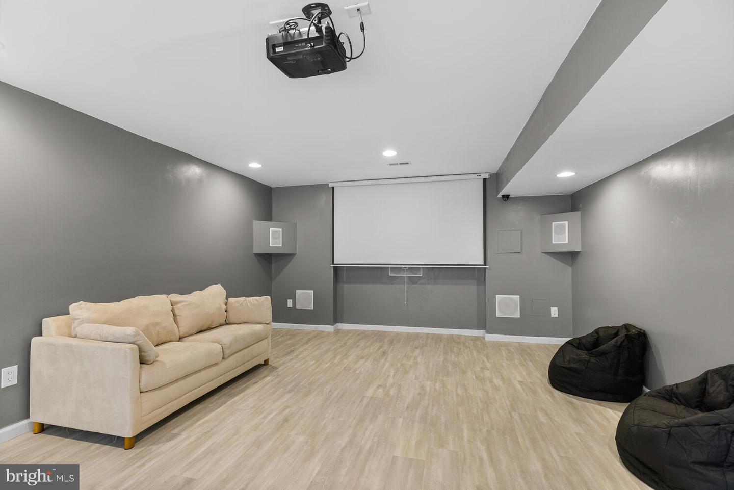 37 Woodleigh LANE