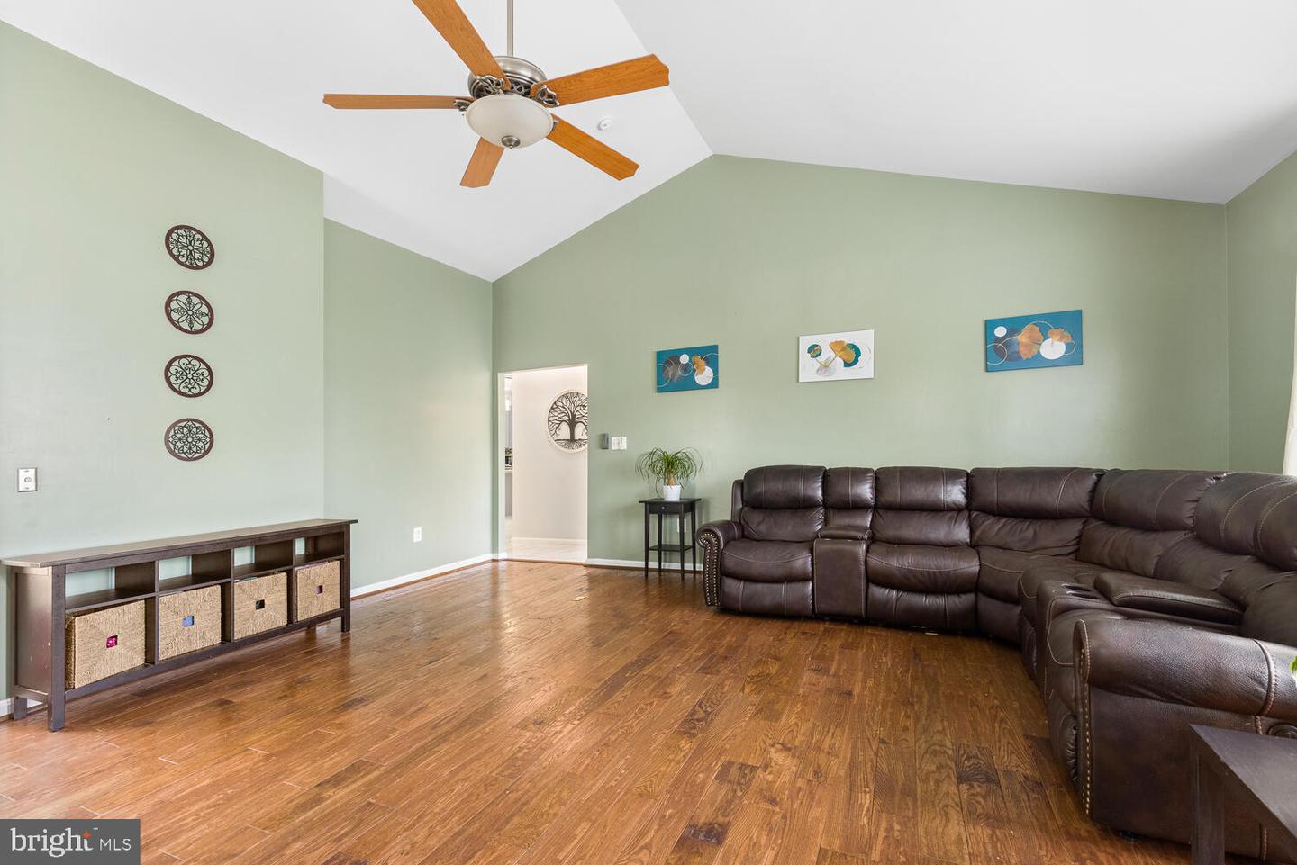 37 Woodleigh LANE