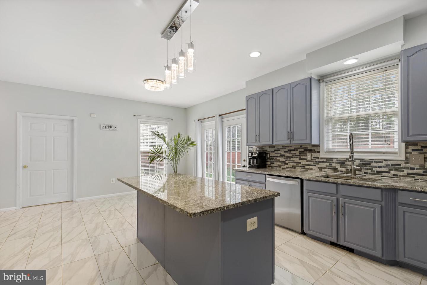 37 Woodleigh LANE