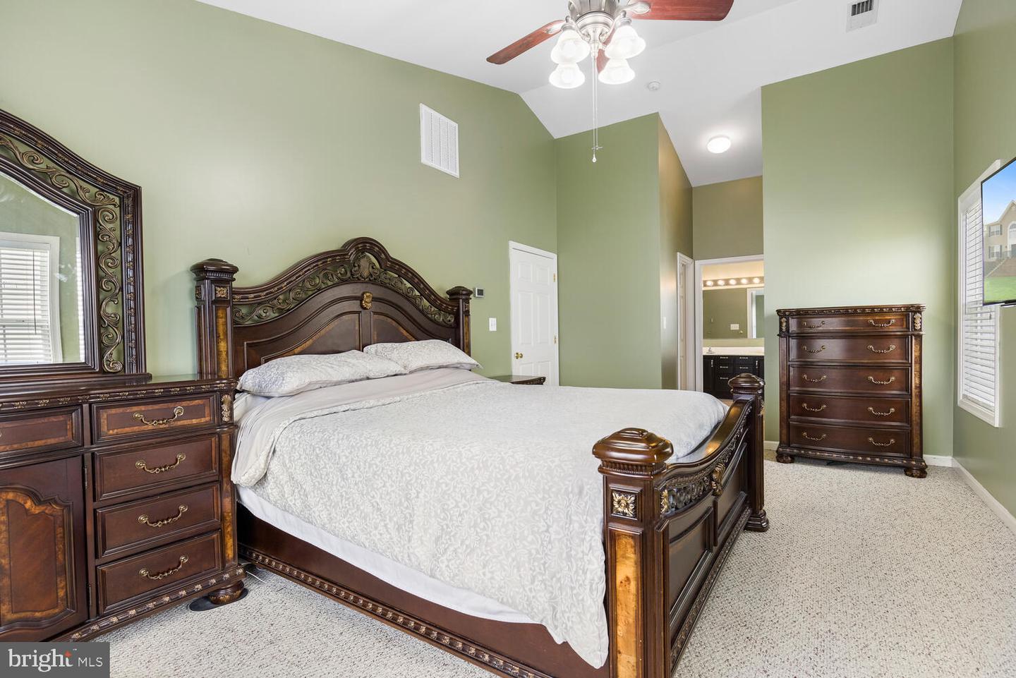 37 Woodleigh LANE
