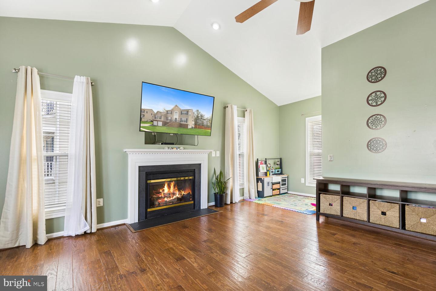 37 Woodleigh LANE