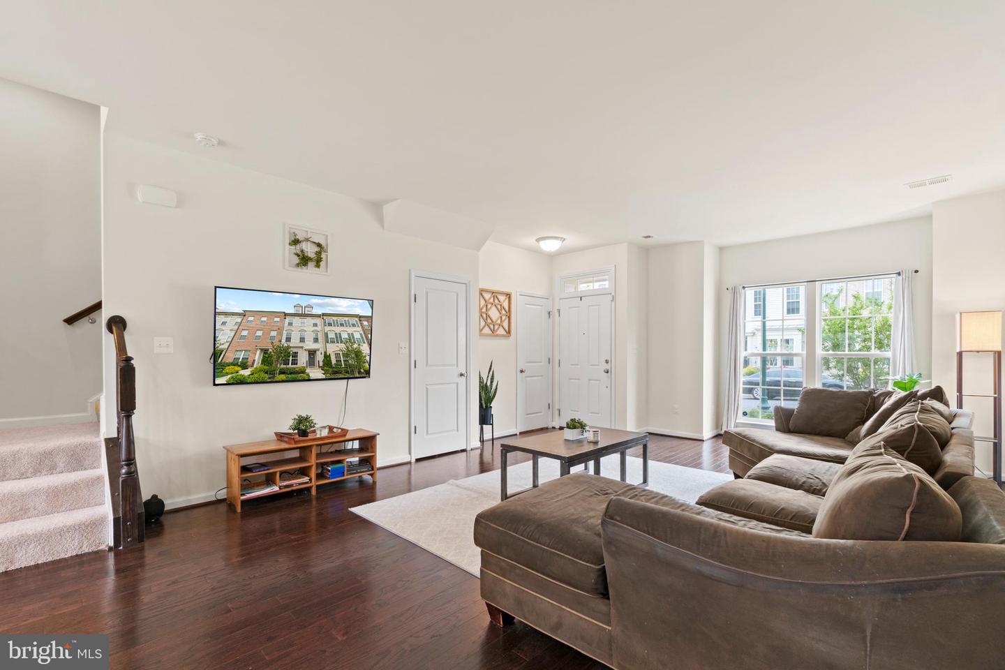 849 Basswood DRIVE