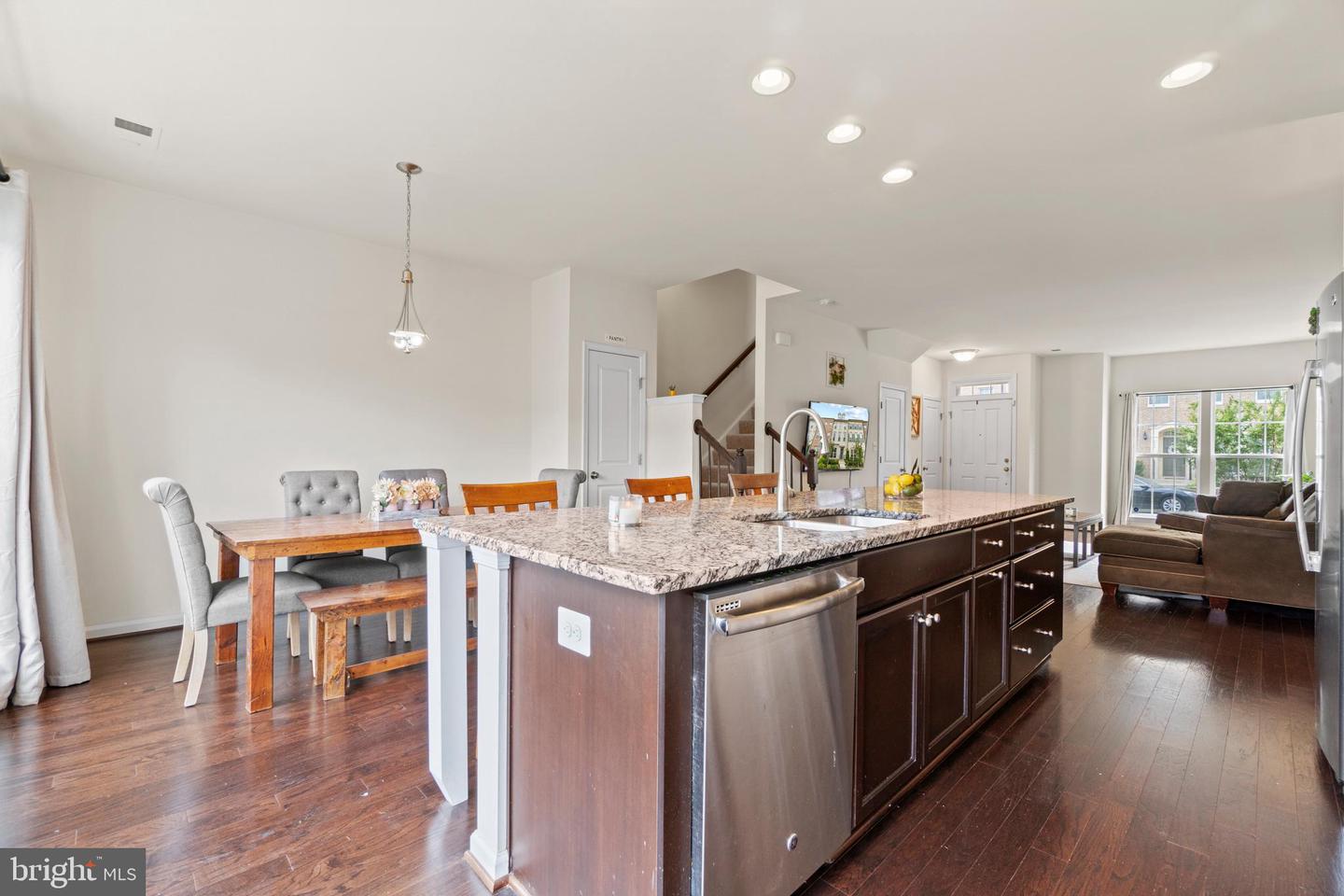 849 Basswood DRIVE