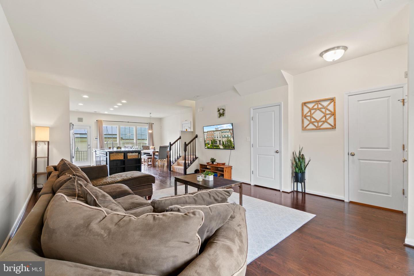 849 Basswood DRIVE