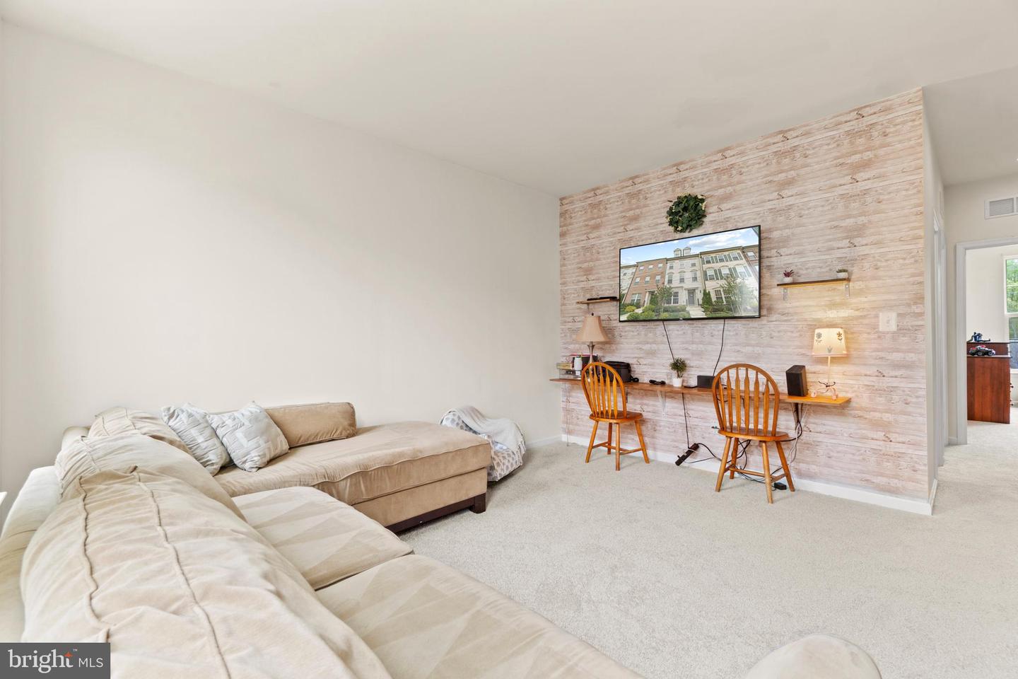 849 Basswood DRIVE