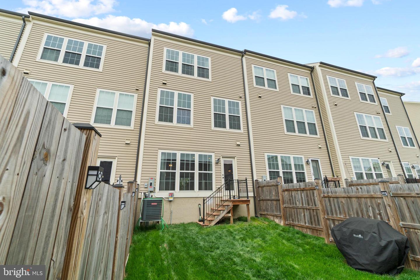 849 Basswood DRIVE