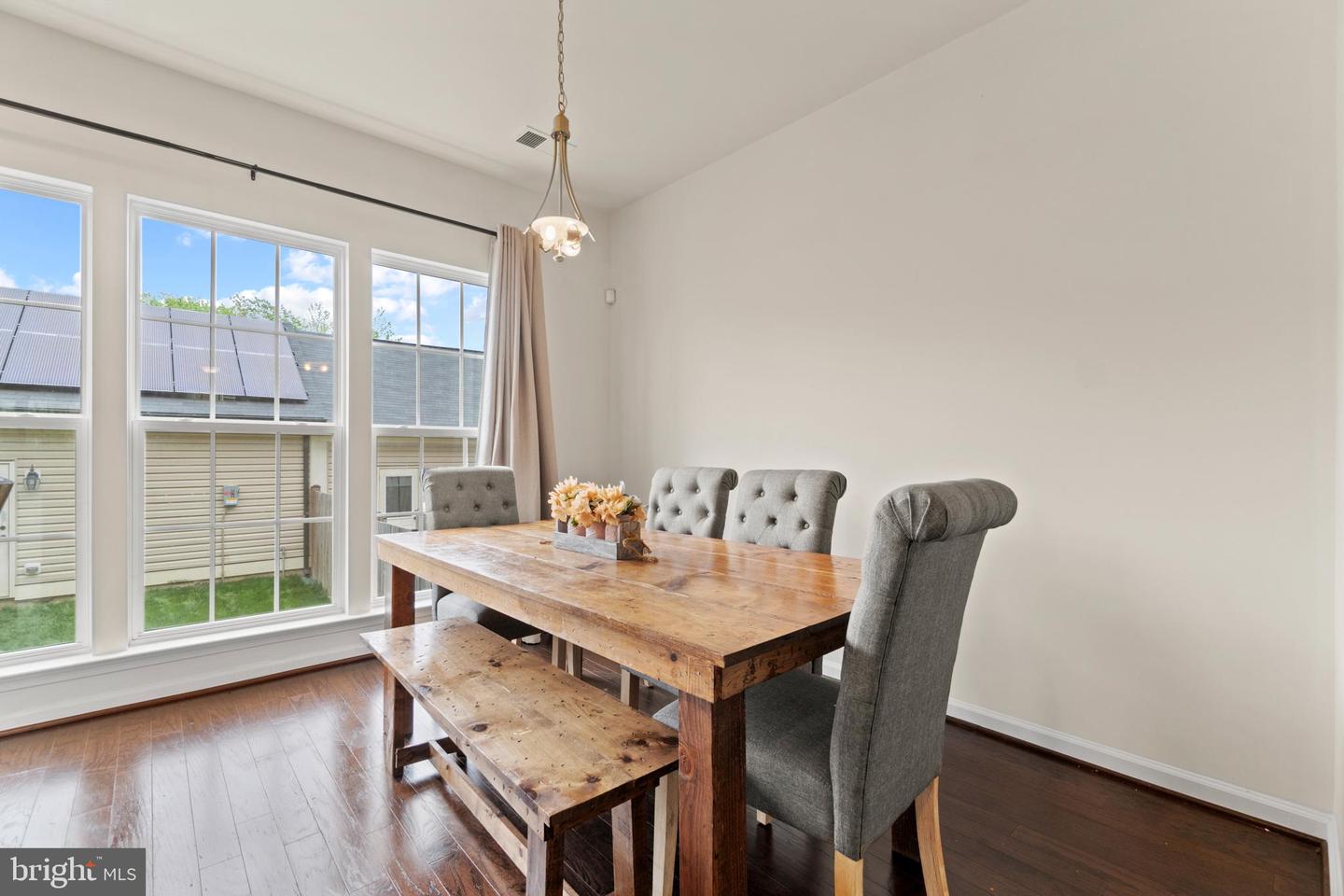 849 Basswood DRIVE