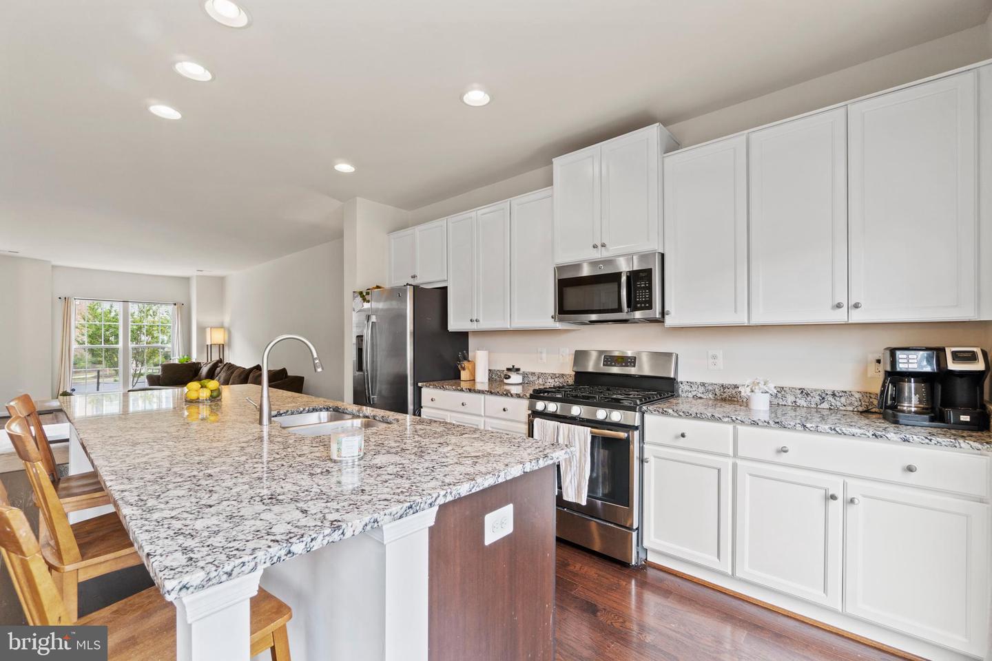 849 Basswood DRIVE