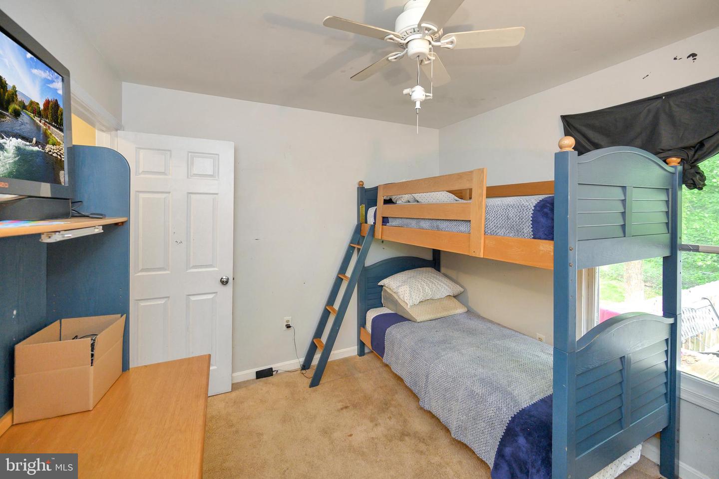 212 Tanglewood LANE