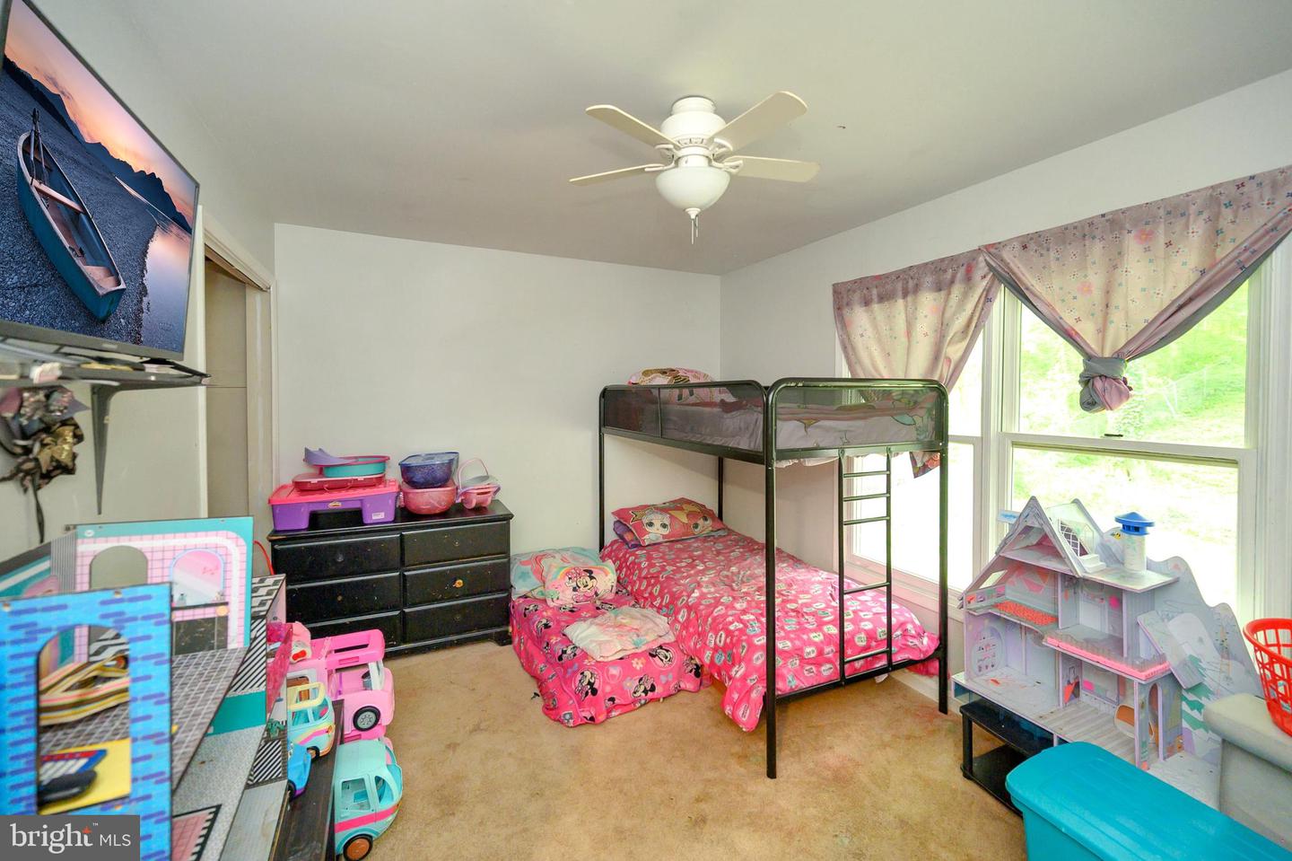 212 Tanglewood LANE
