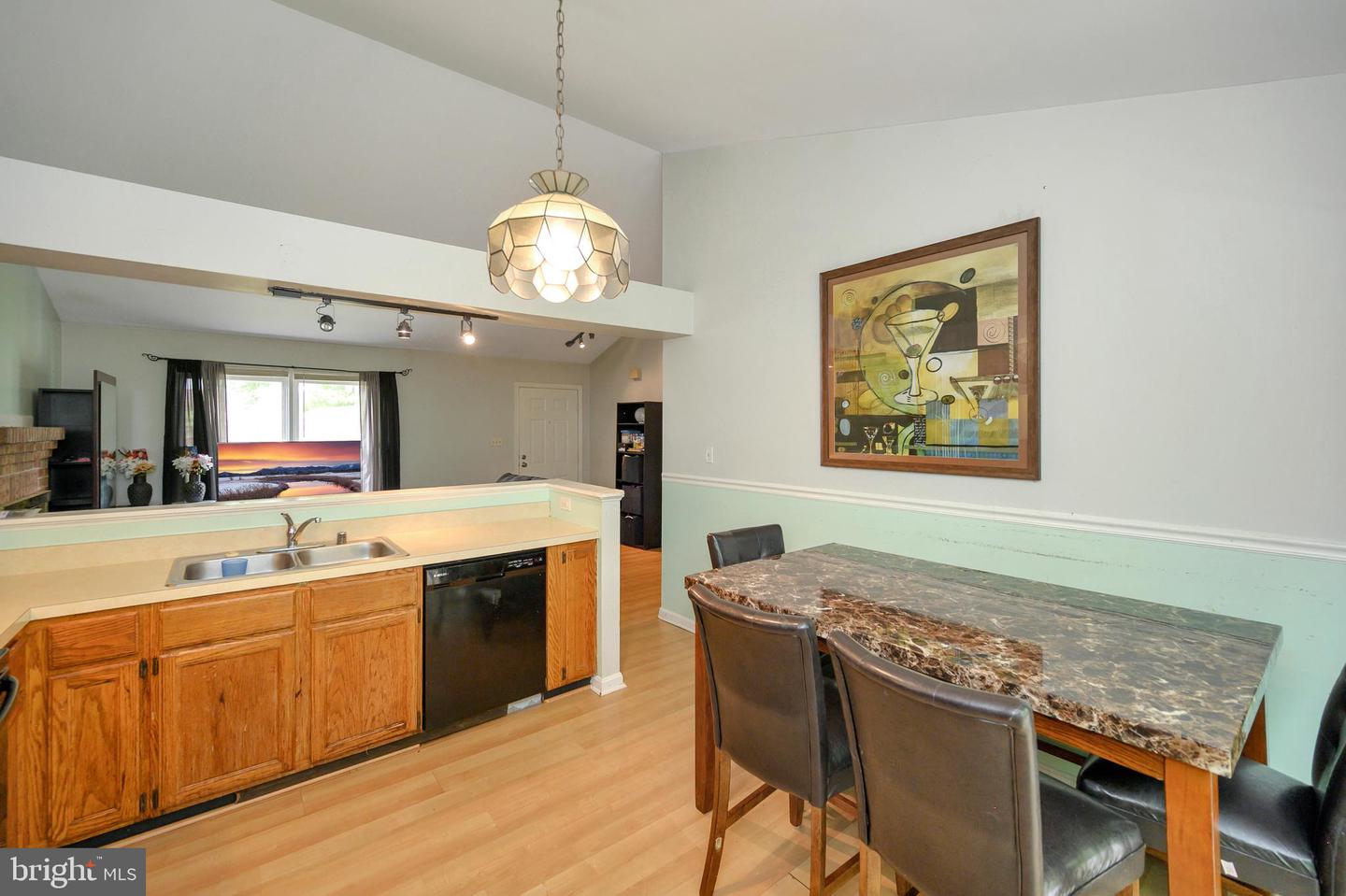 212 Tanglewood LANE