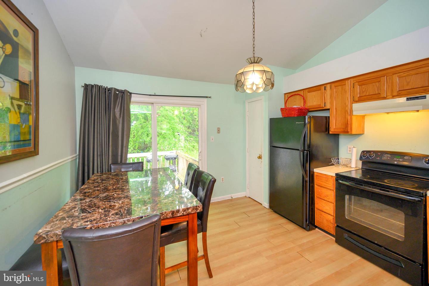 212 Tanglewood LANE