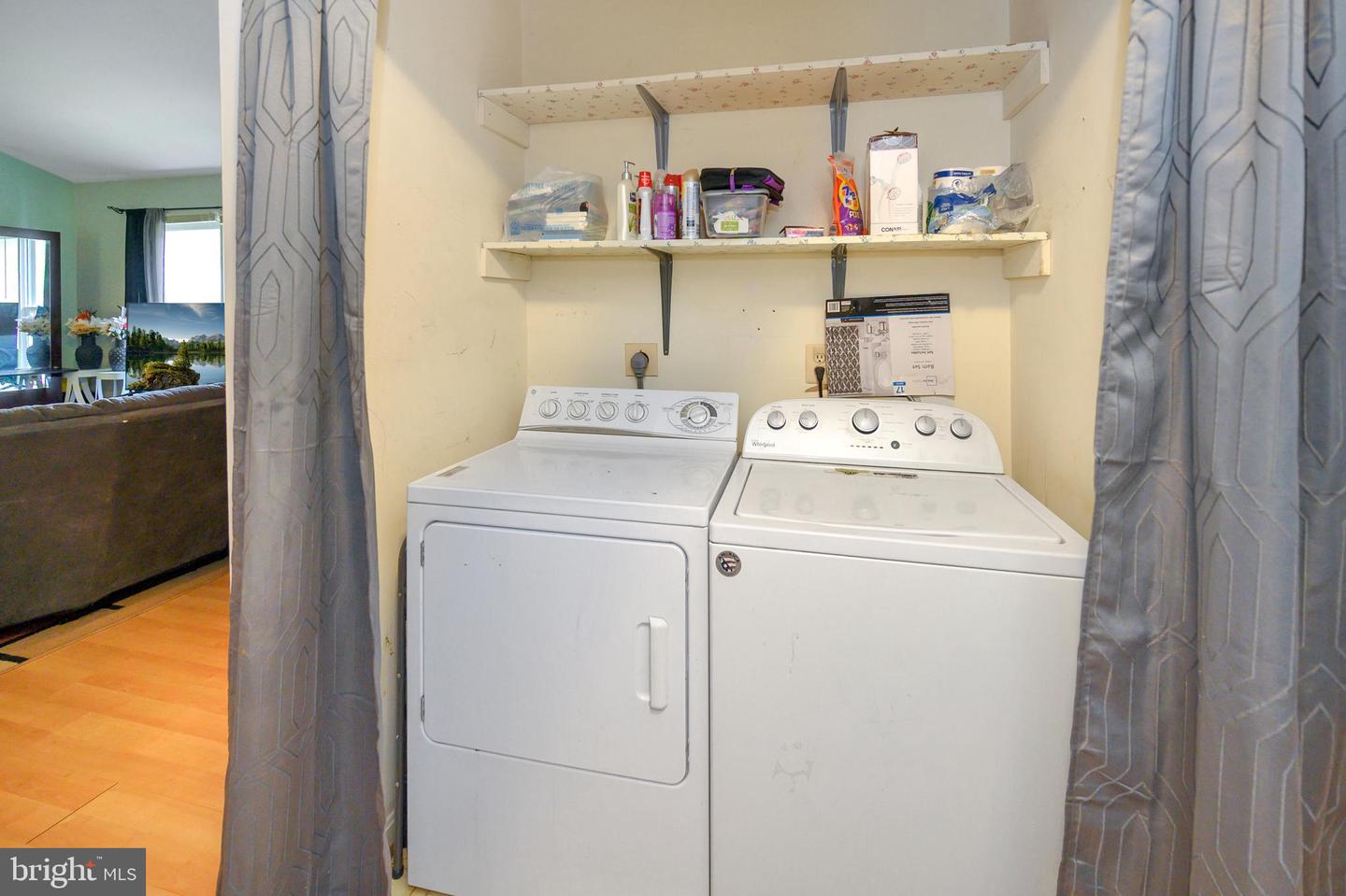 212 Tanglewood LANE