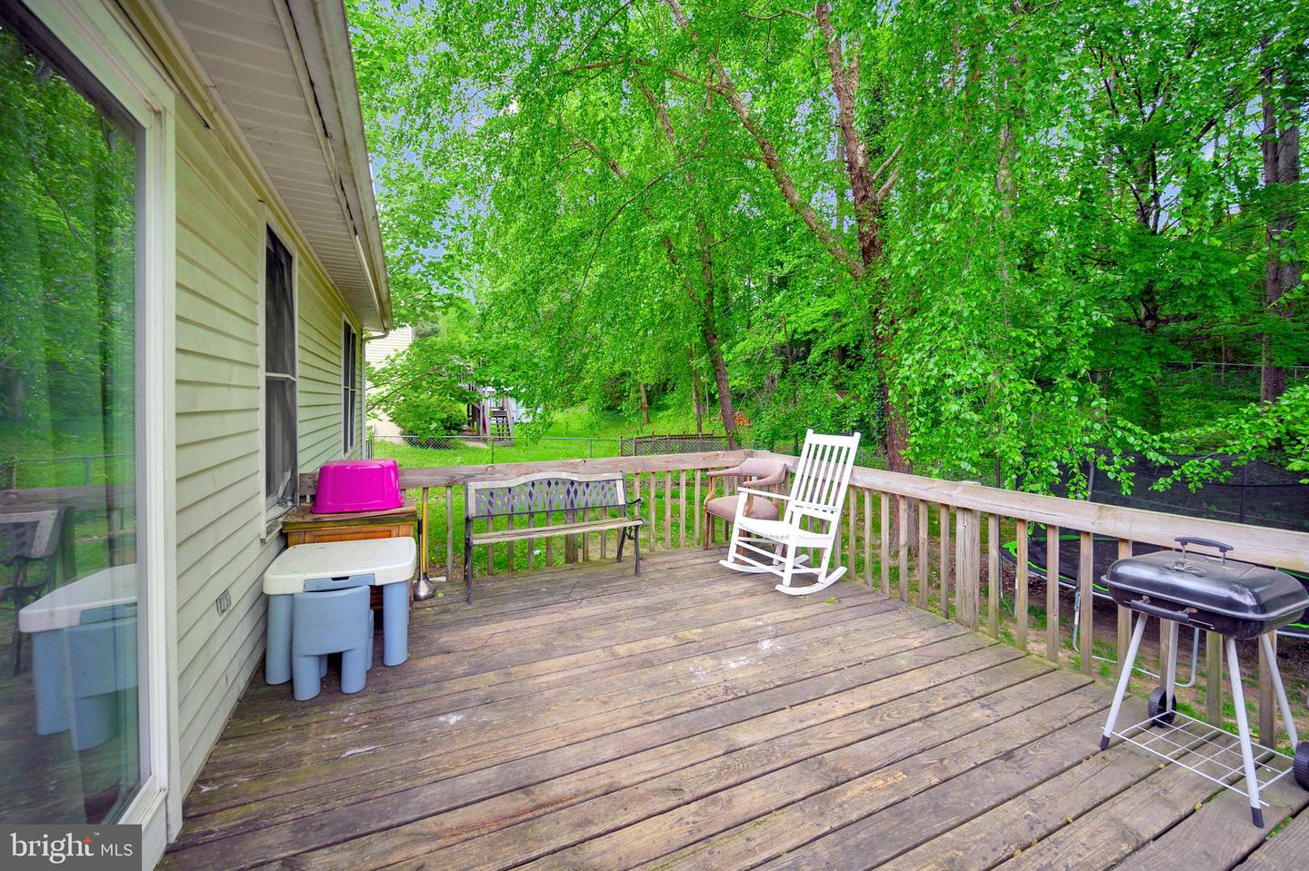 212 Tanglewood LANE