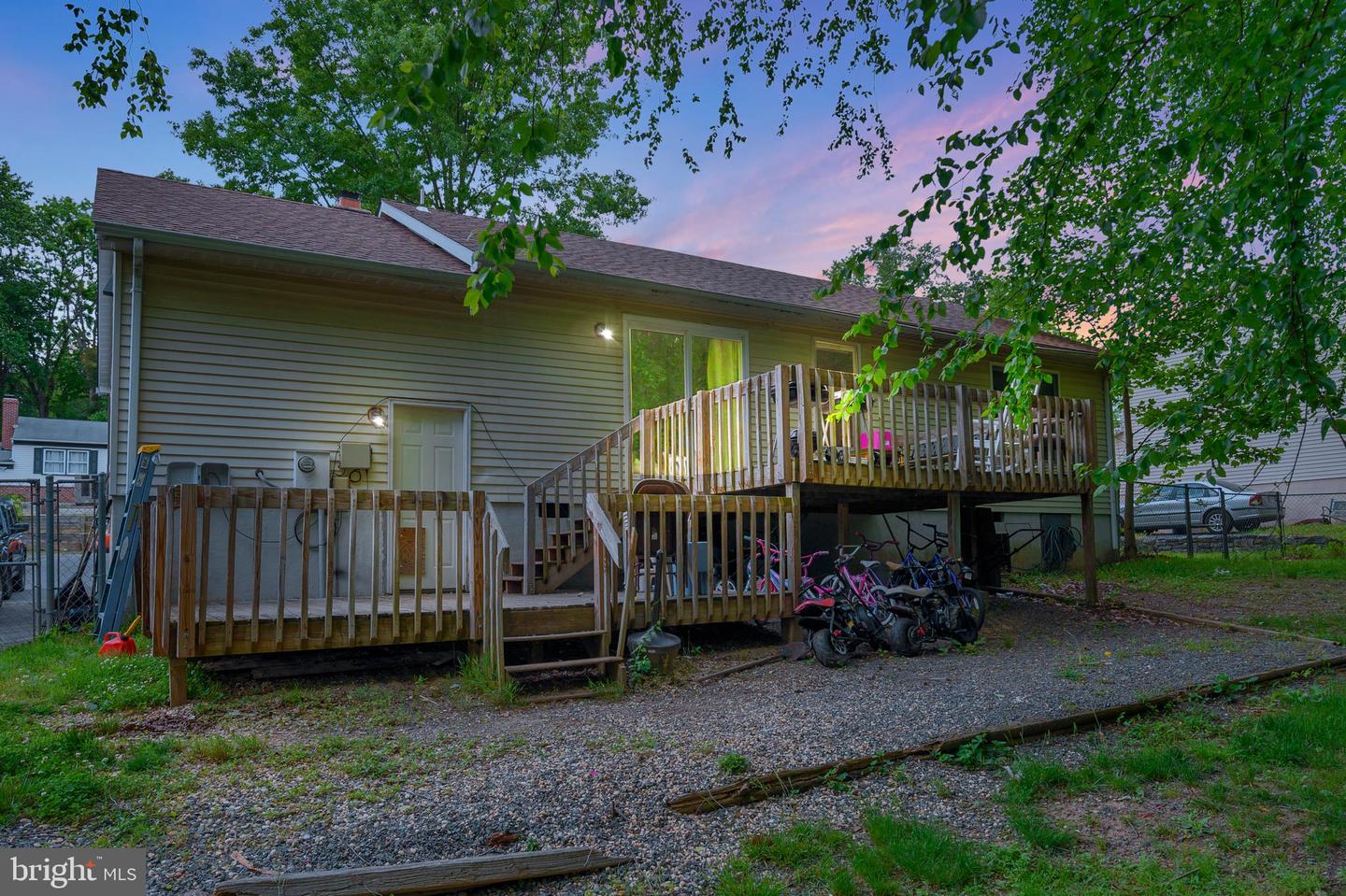 212 Tanglewood LANE