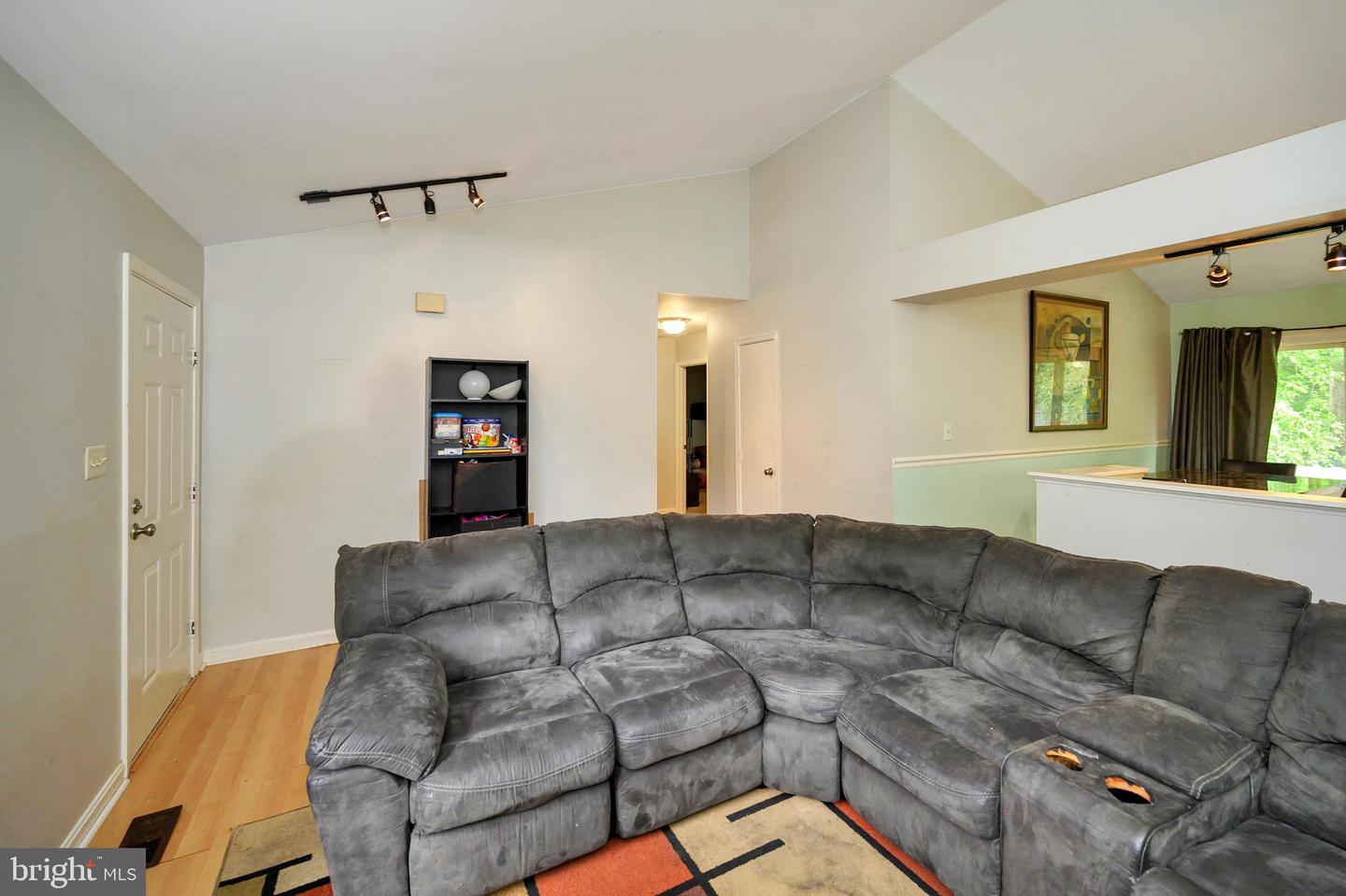 212 Tanglewood LANE