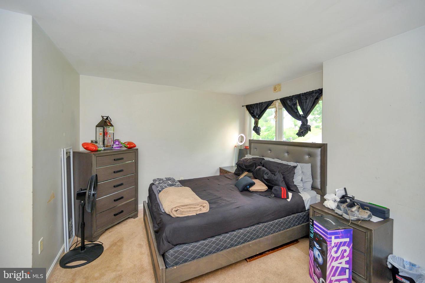 212 Tanglewood LANE