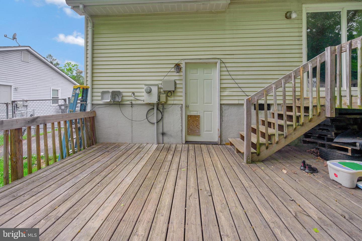 212 Tanglewood LANE