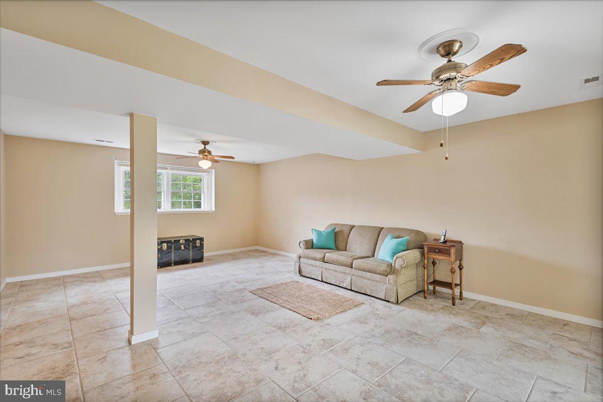 7 Tyll COURT