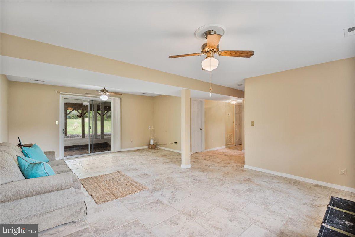 7 Tyll COURT