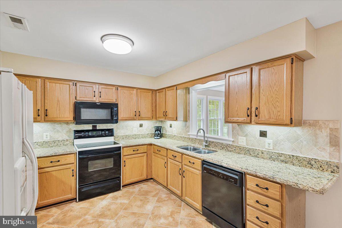 7 Tyll COURT