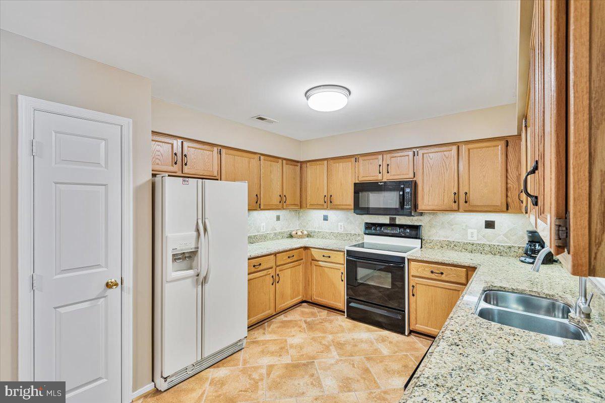 7 Tyll COURT
