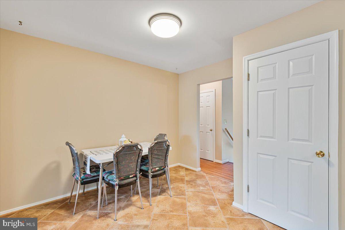 7 Tyll COURT