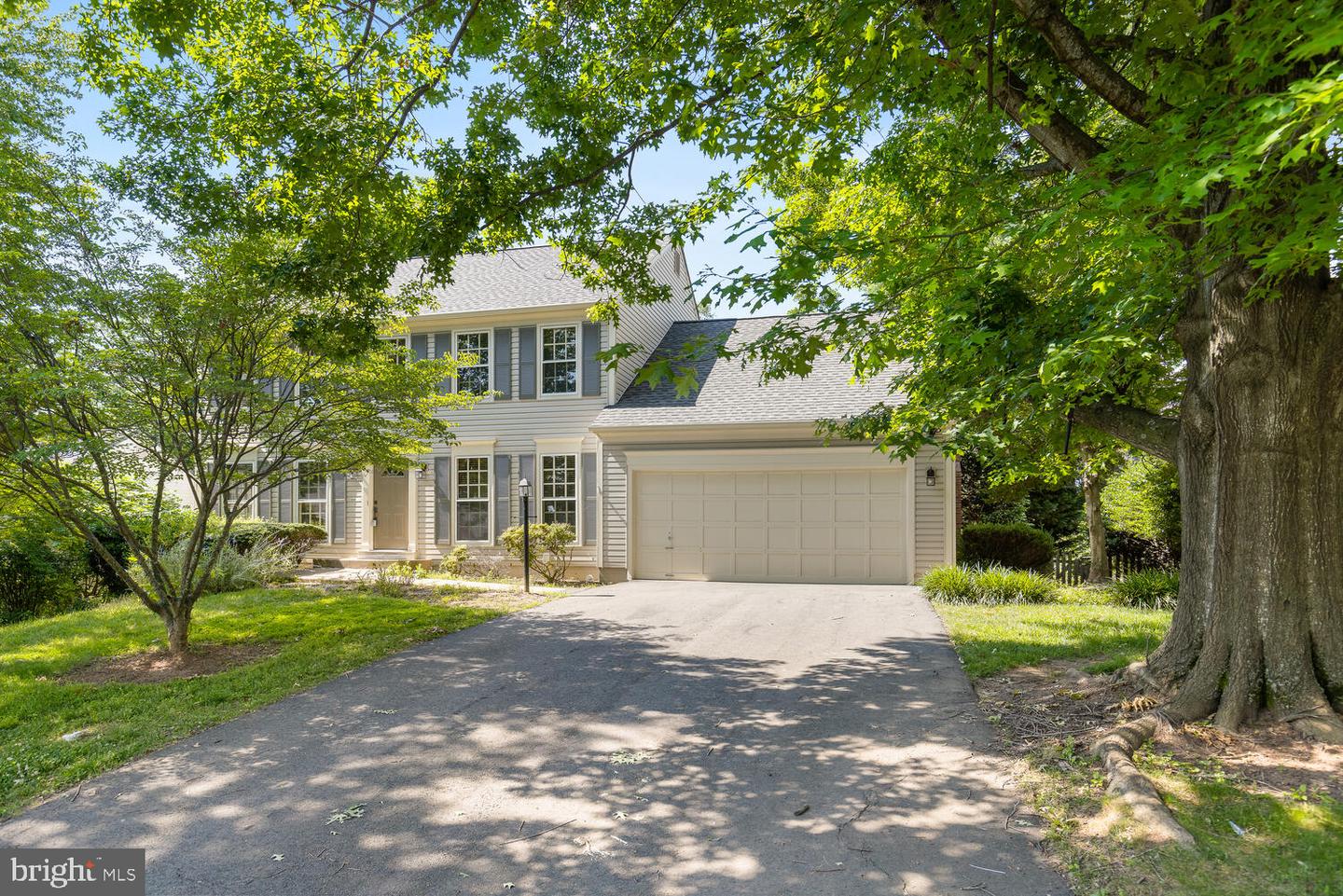 27 Larkwood COURT