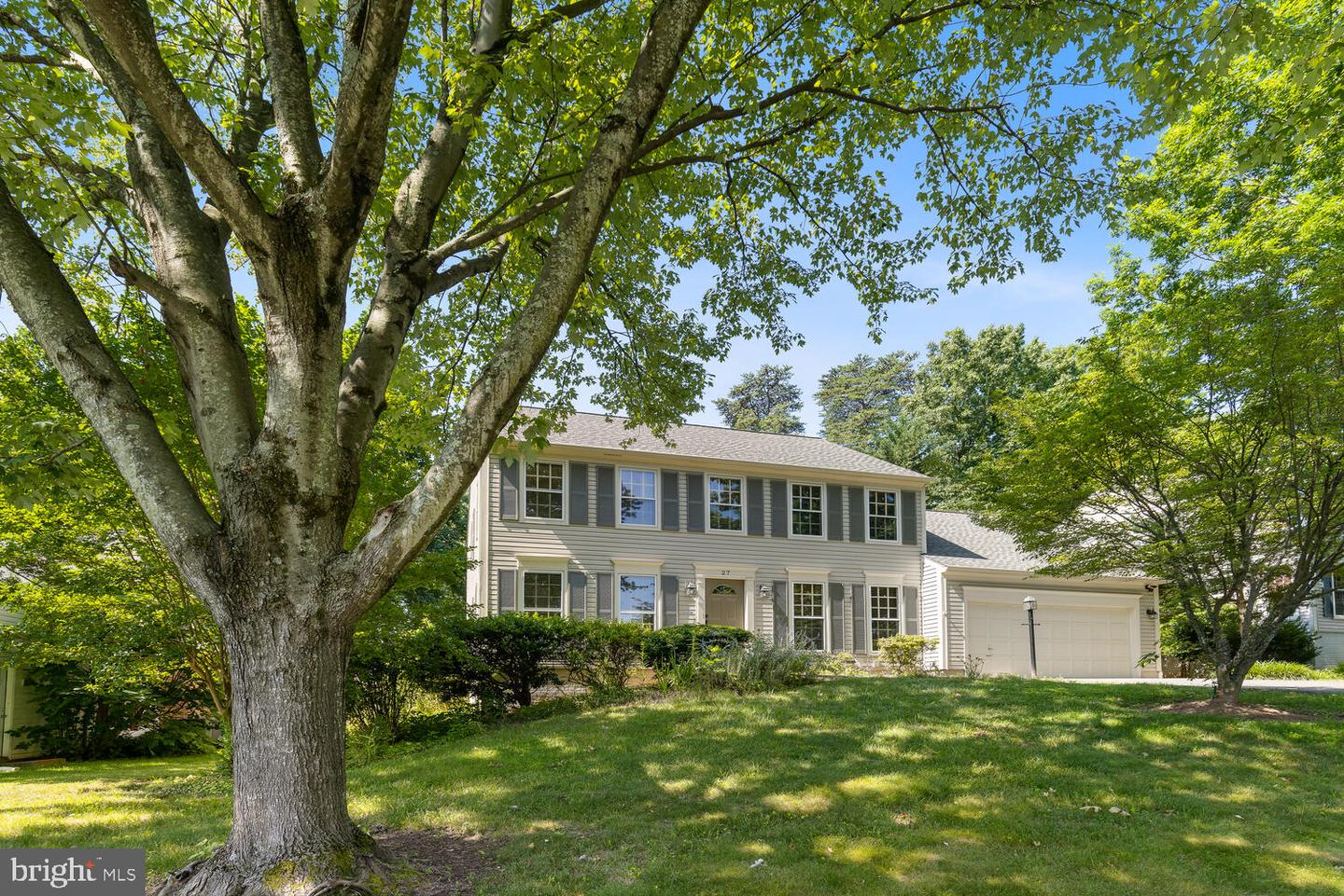 27 Larkwood COURT
