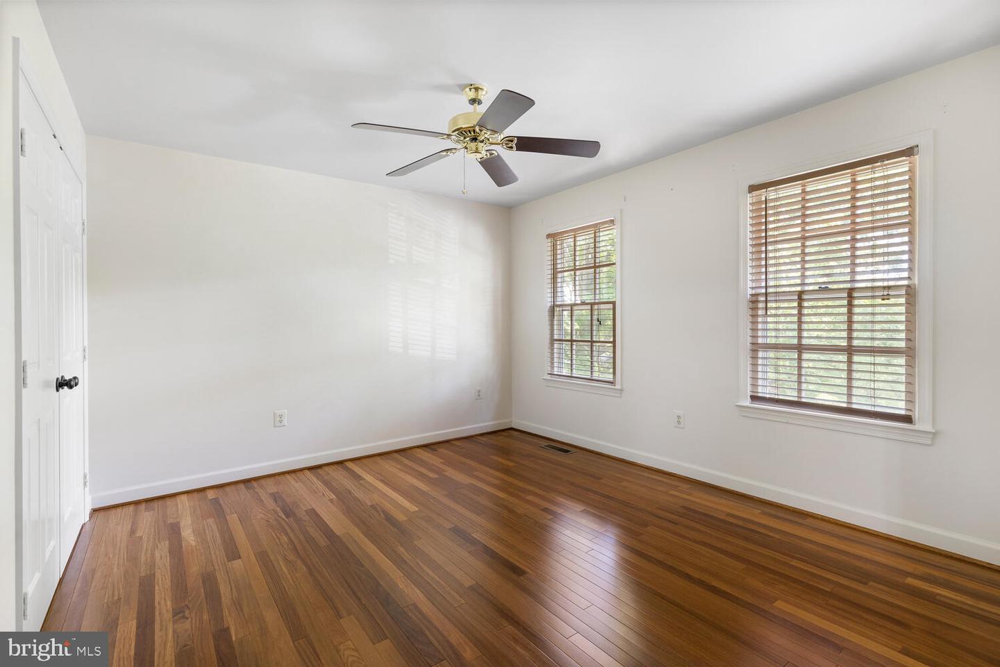 27 Larkwood COURT