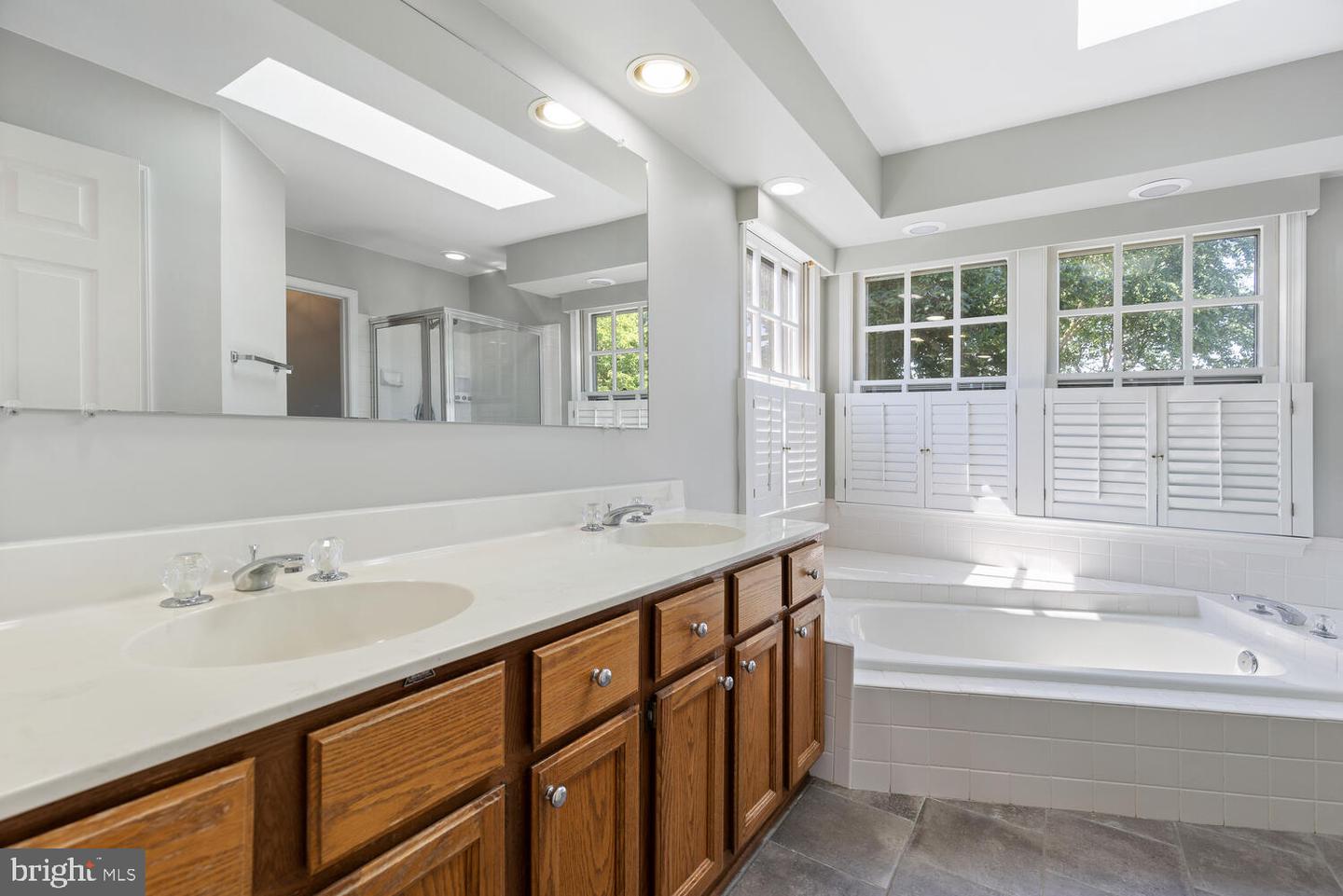 27 Larkwood COURT