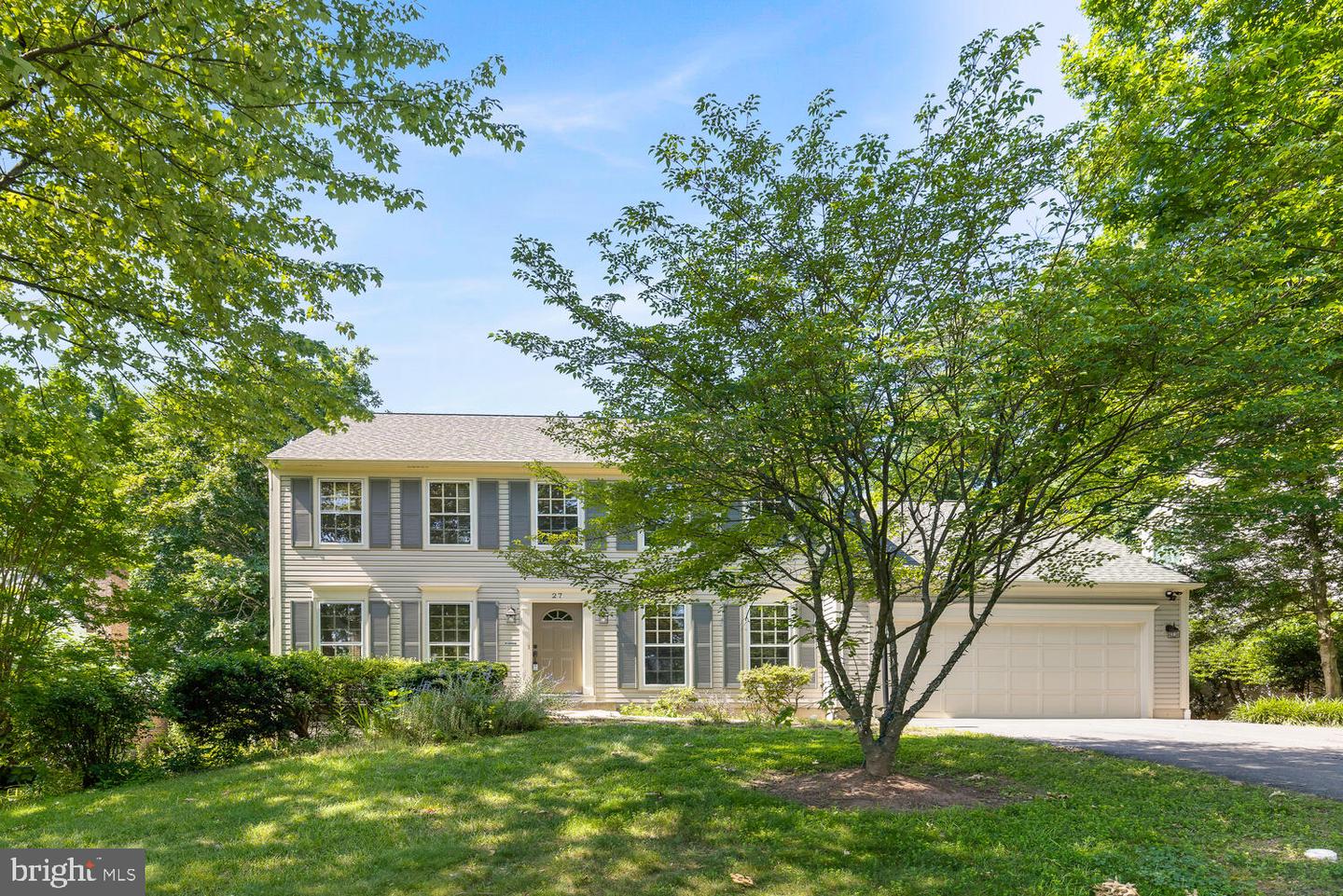 27 Larkwood COURT