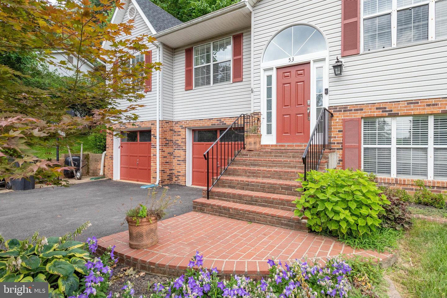 53 Larkwood COURT