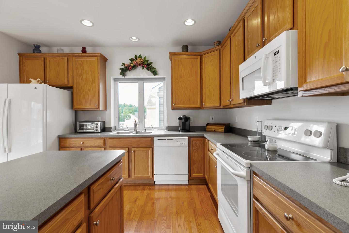 242 Bridgewater CIRCLE