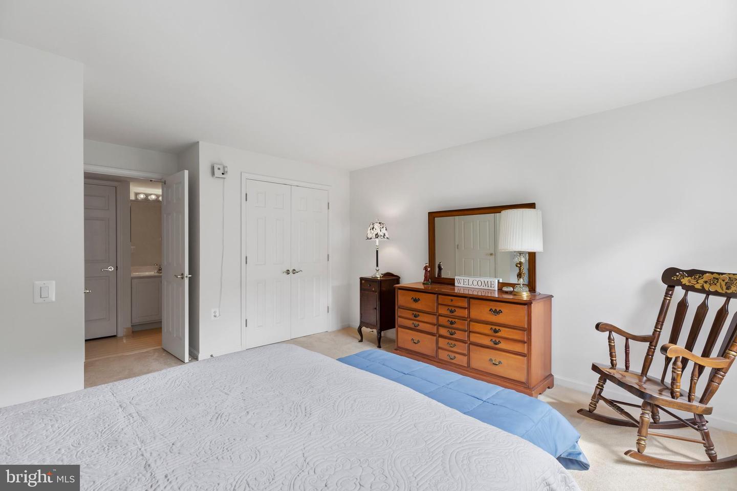 242 Bridgewater CIRCLE