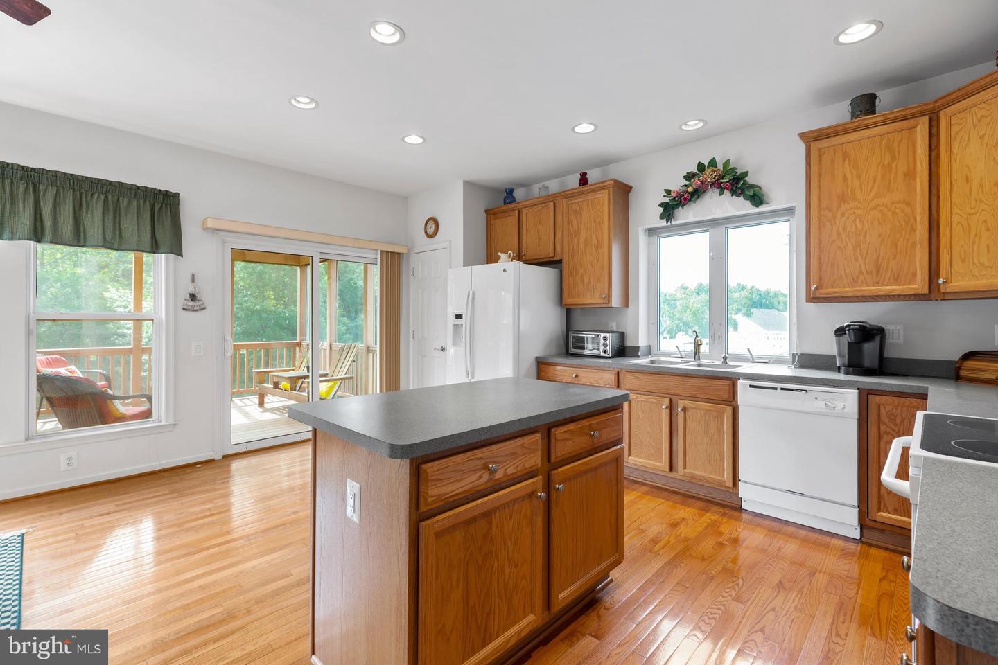 242 Bridgewater CIRCLE