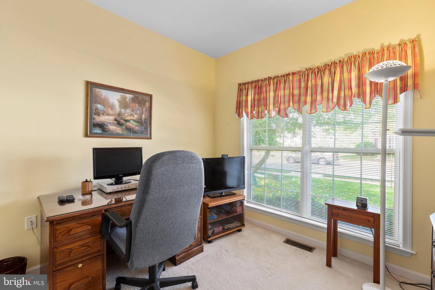242 Bridgewater CIRCLE