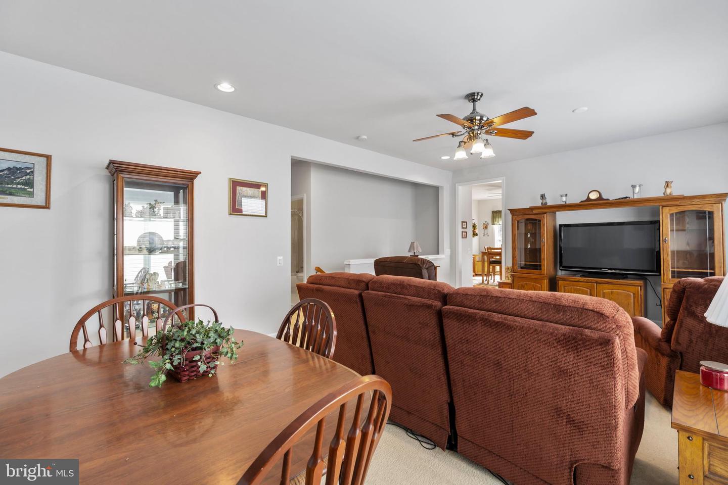 242 Bridgewater CIRCLE