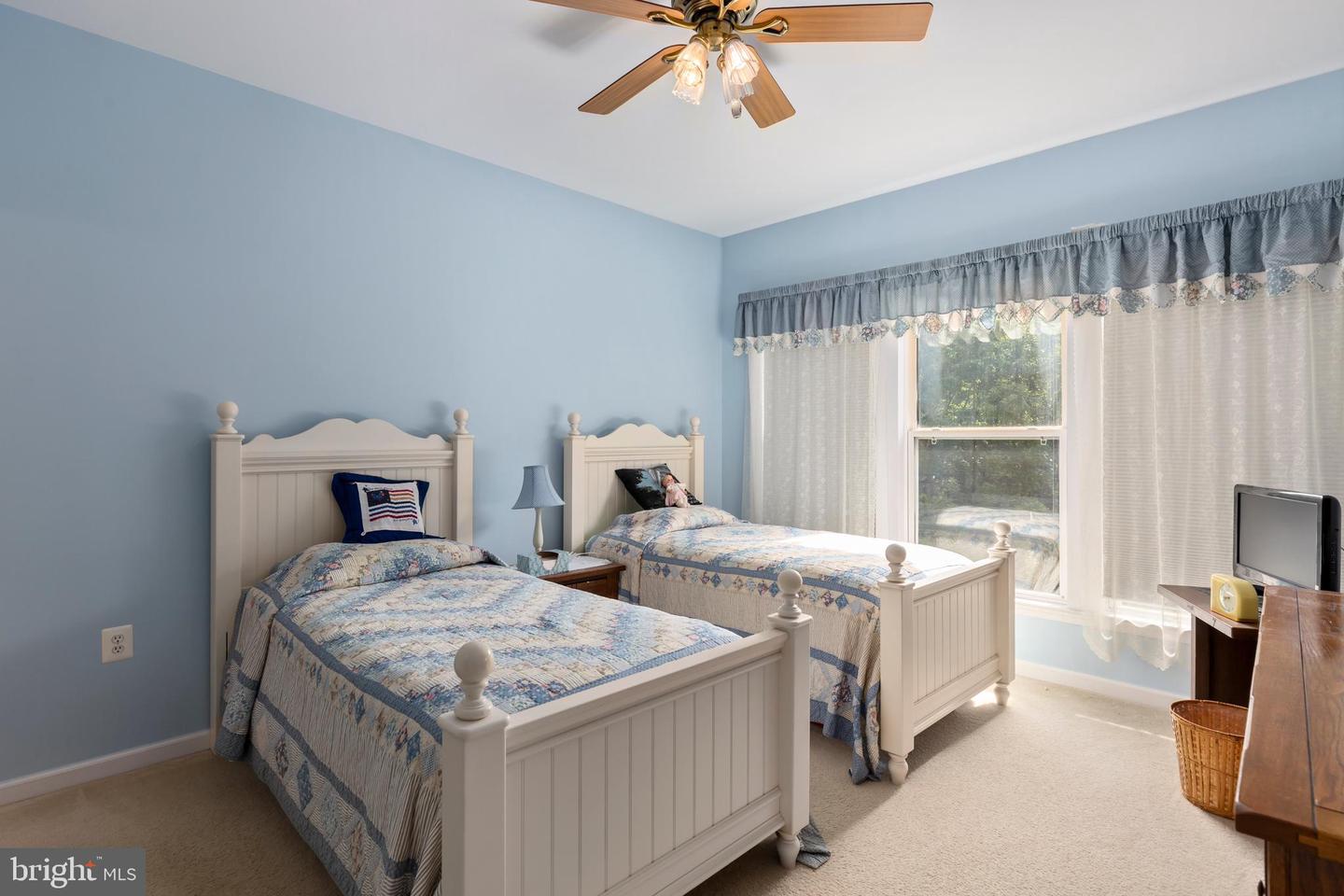 242 Bridgewater CIRCLE