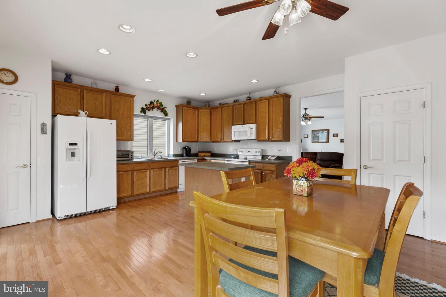 242 Bridgewater CIRCLE