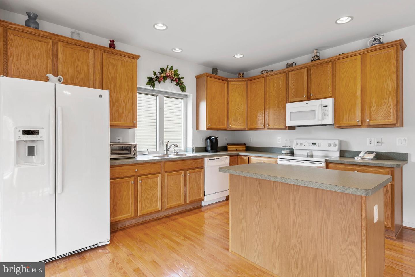 242 Bridgewater CIRCLE