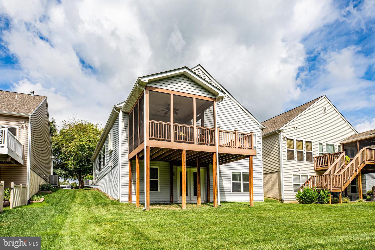 242 Bridgewater CIRCLE