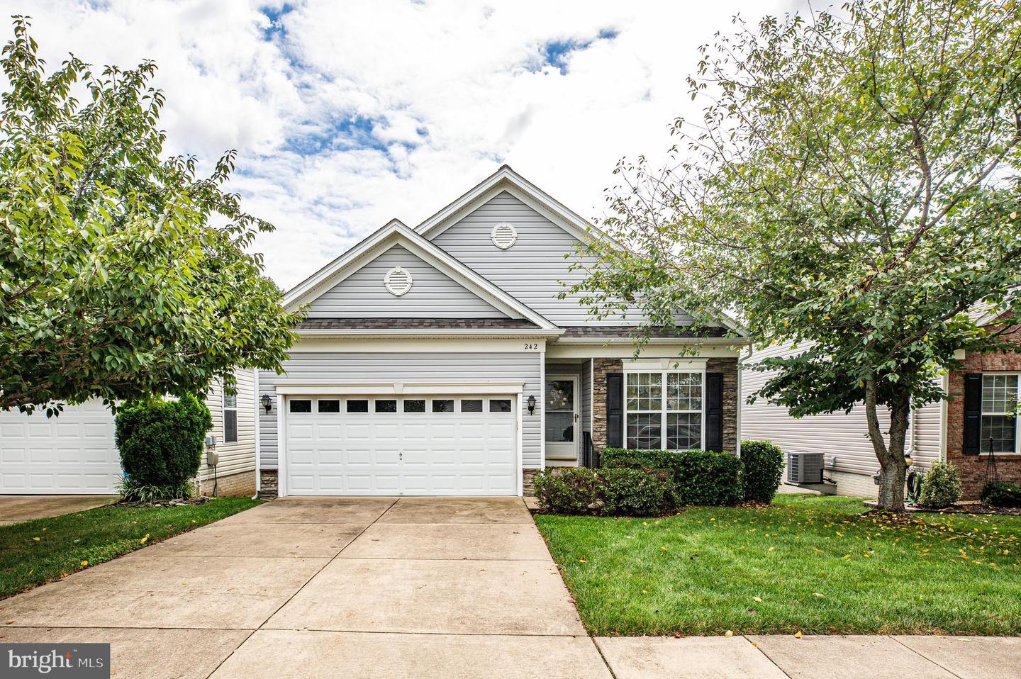 242 Bridgewater CIRCLE
