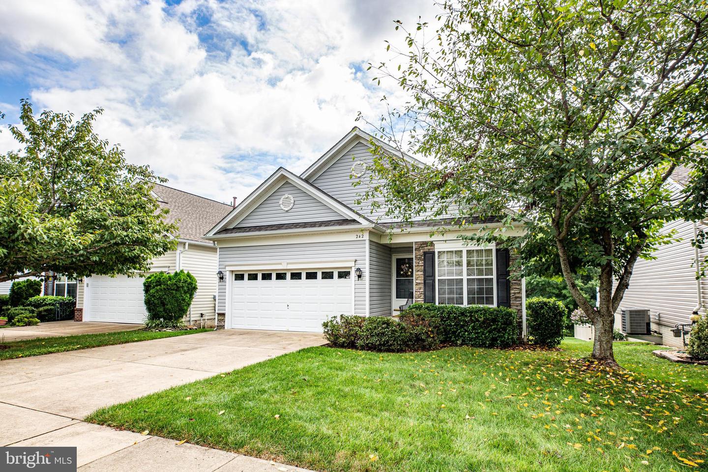 242 Bridgewater CIRCLE