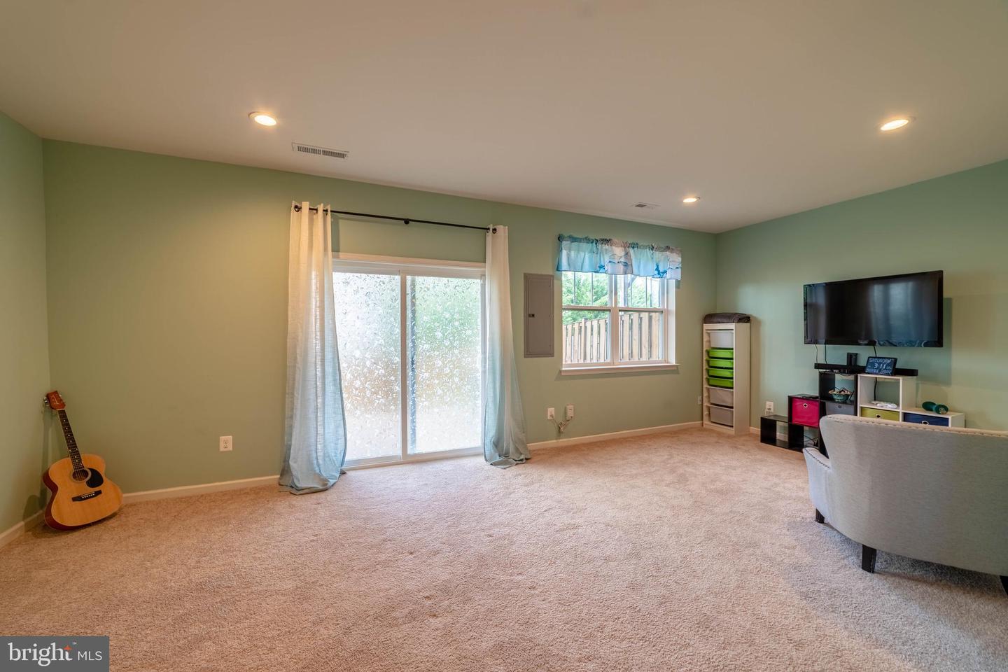 28 Lamplighter LANE