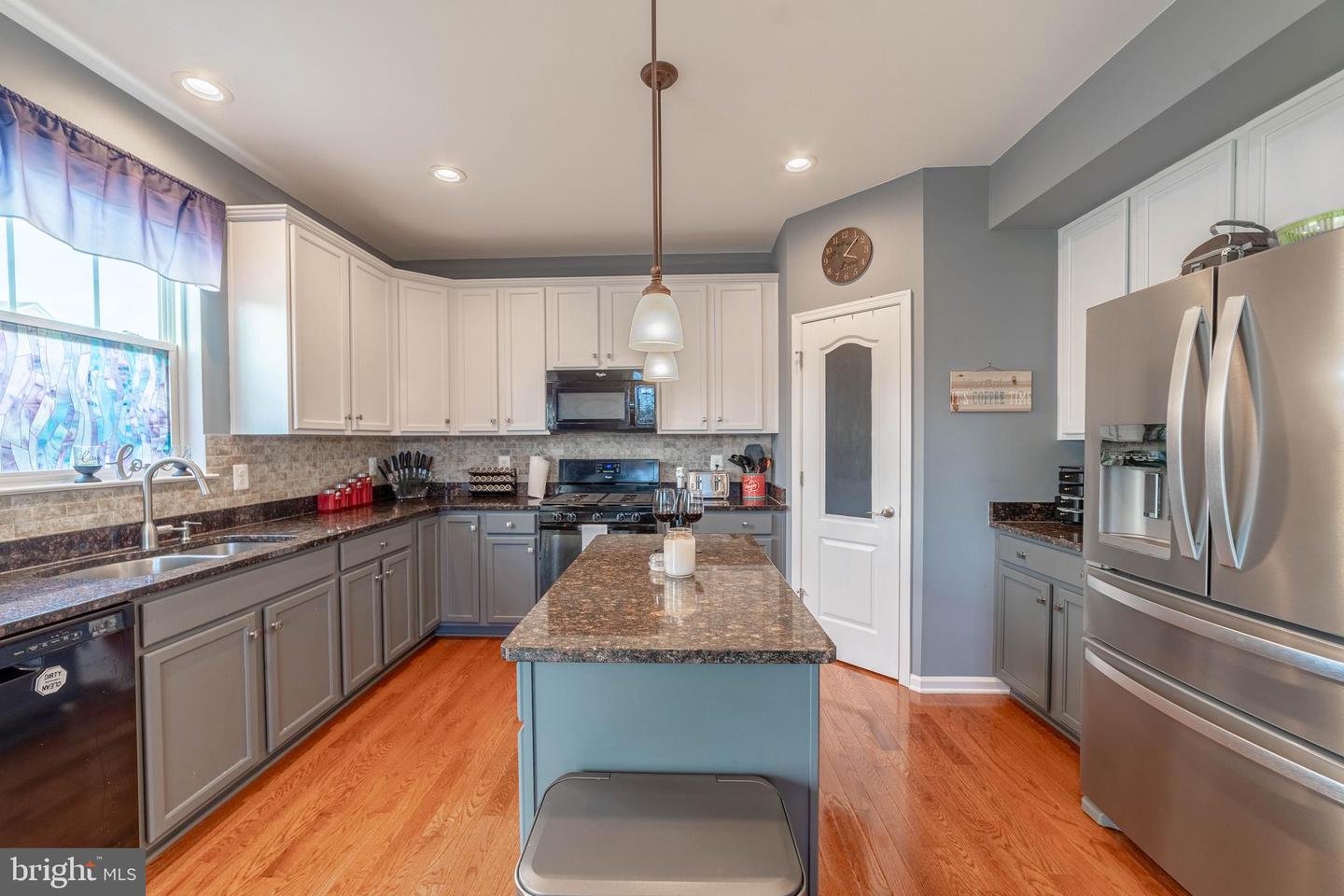 28 Lamplighter LANE