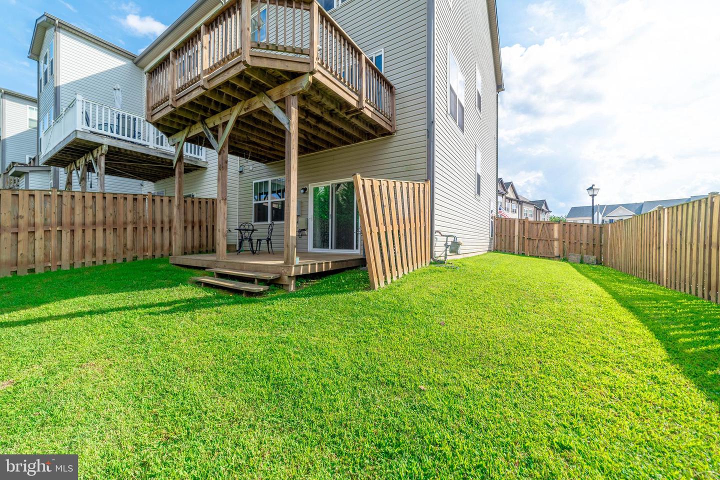 28 Lamplighter LANE