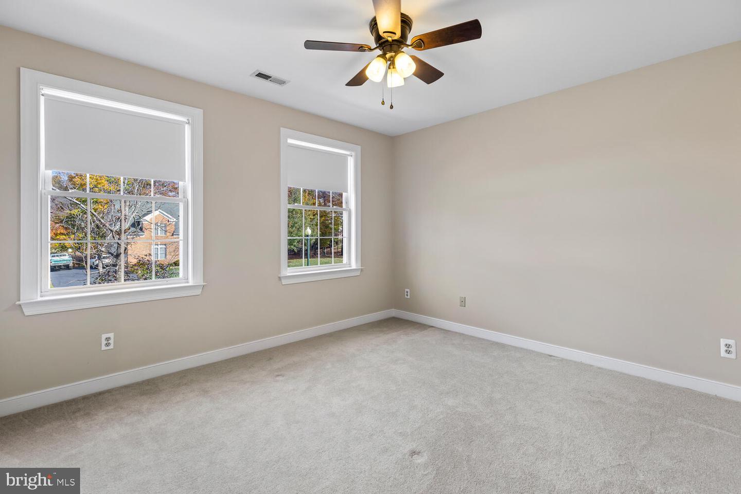 43 Lightfoot DRIVE