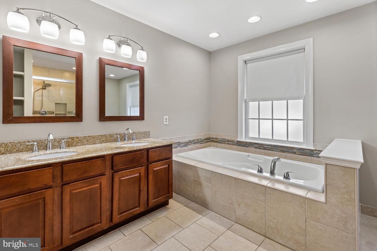 43 Lightfoot DRIVE