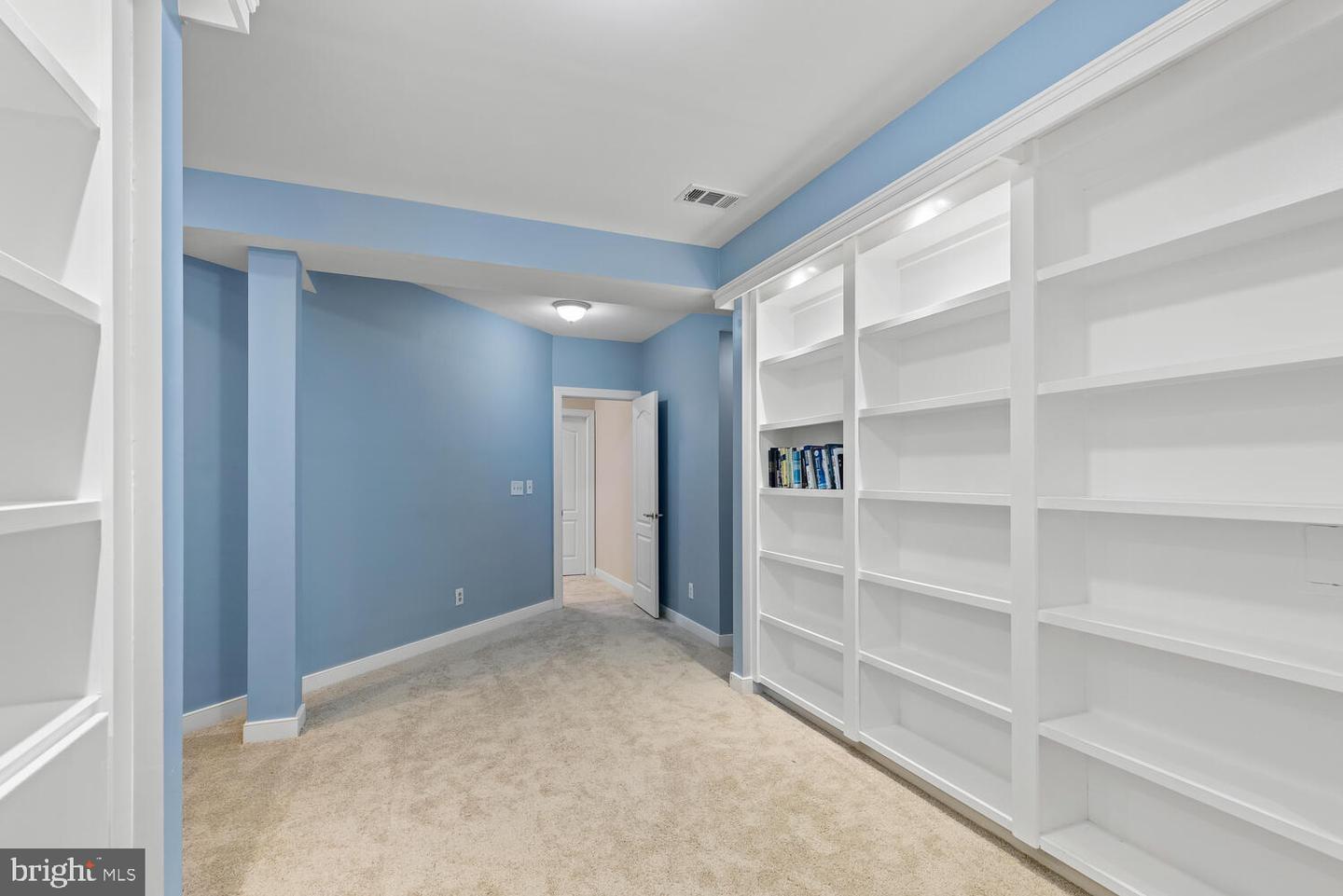43 Lightfoot DRIVE